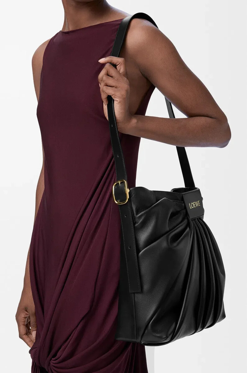 borsa tote drappeggiata in morbida nappa di agnello nera