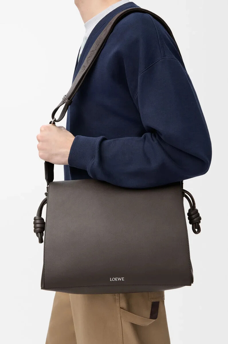 borsa flamenco in morbida pelle di vitello lucida grigio scuro