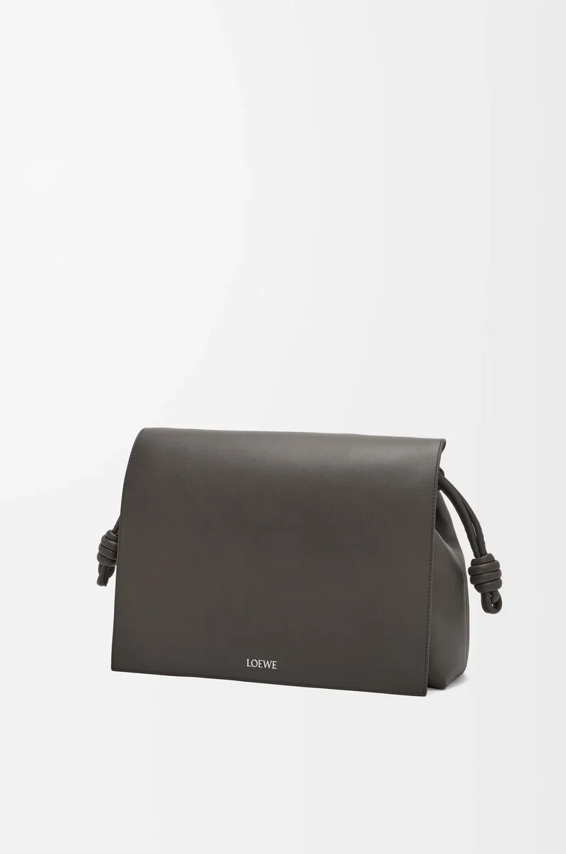 borsa flamenco in morbida pelle di vitello lucida grigio scuro