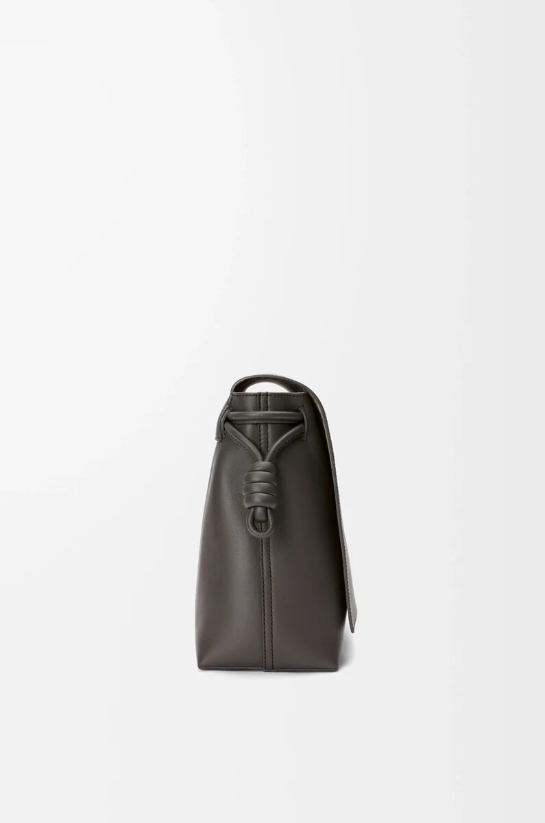 borsa flamenco in morbida pelle di vitello lucida grigio scuro