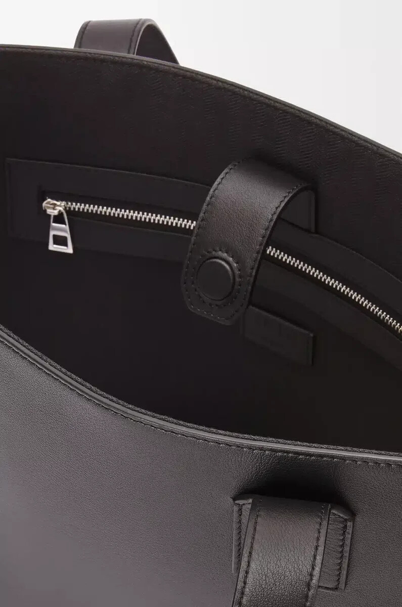 borsa tote orizzontale con fibbia in pelle di vitello classica nero