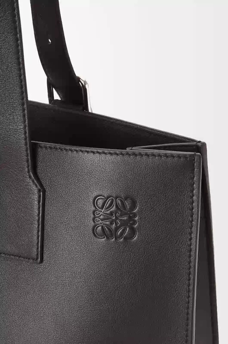 borsa tote orizzontale con fibbia in pelle di vitello classica nero