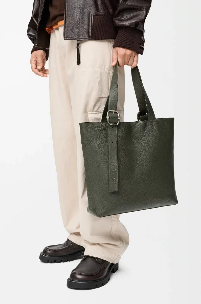 borsa tote con cerniera ad anello in morbida pelle di vitello granata color cachi scuro