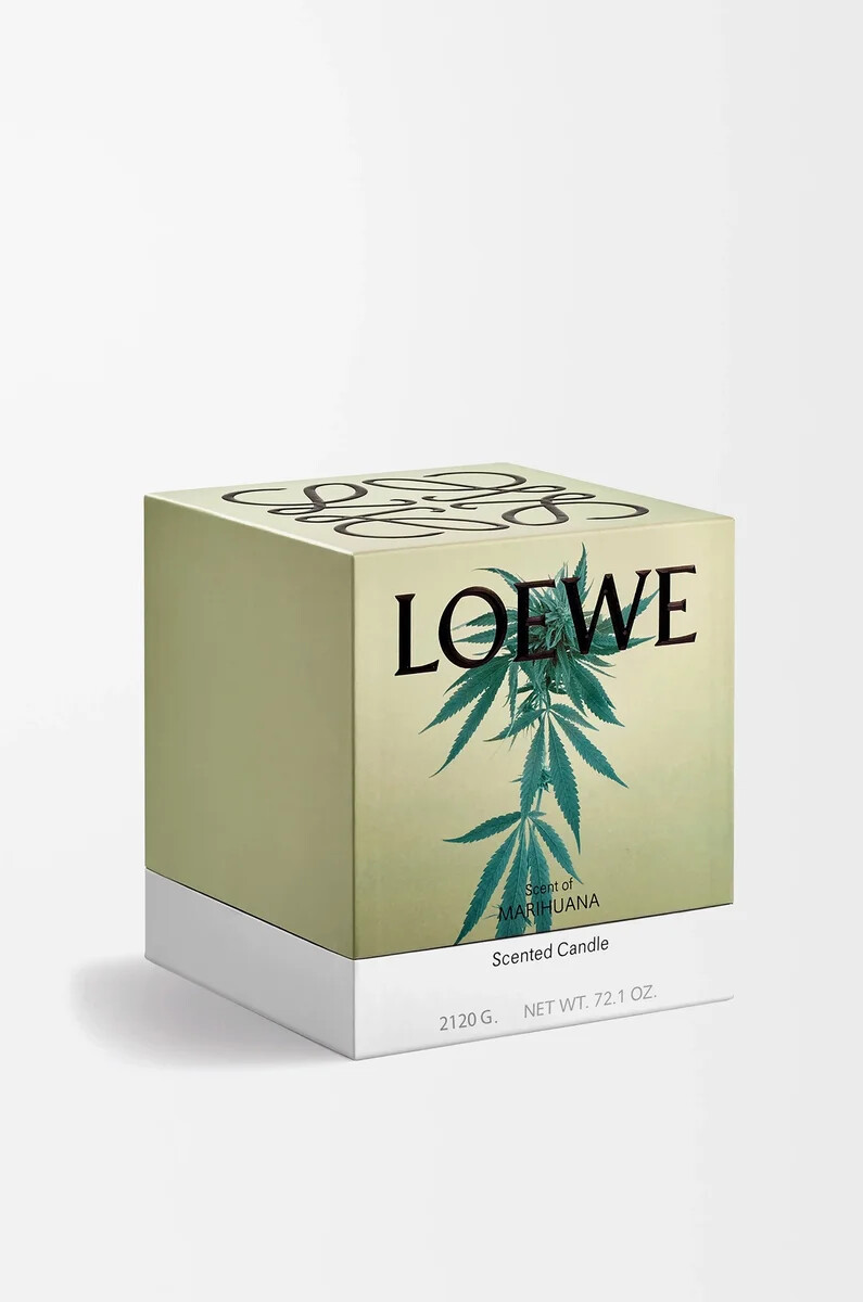 candela profumata alla marijuana colore verde scuro