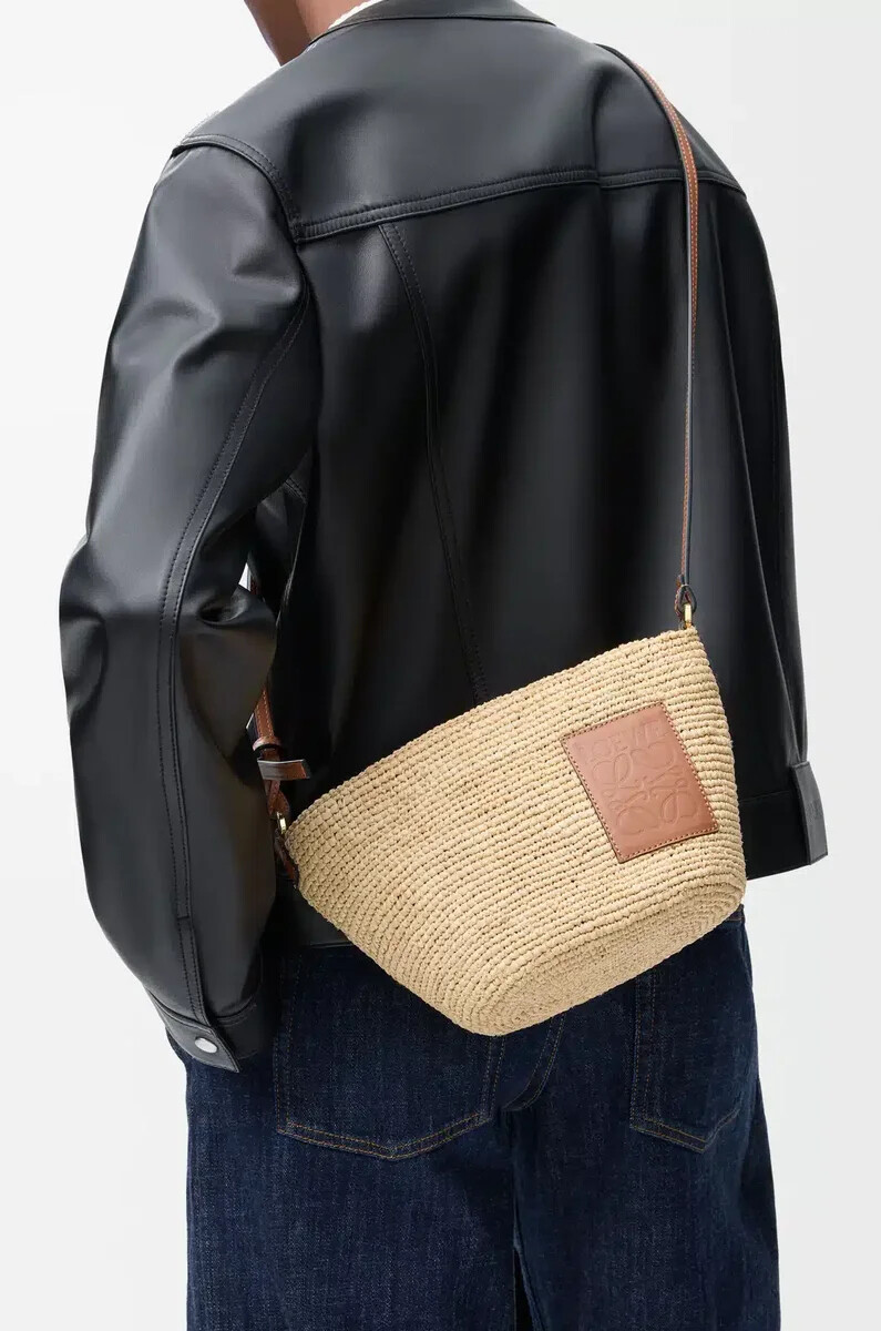 borsa pochette con fessura in rafia e pelle di vitello naturaletan