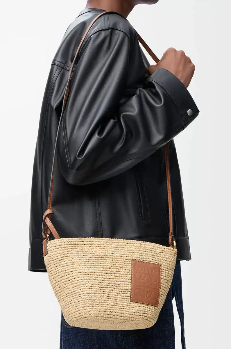 borsa pochette con fessura in rafia e pelle di vitello naturaletan