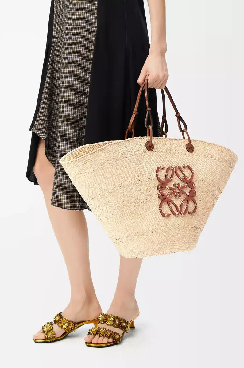borsa grande anagram basket in palma di iraca e pelle di vitello naturalemarrone chiaro