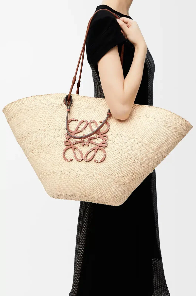 borsa grande anagram basket in palma di iraca e pelle di vitello naturalemarrone chiaro