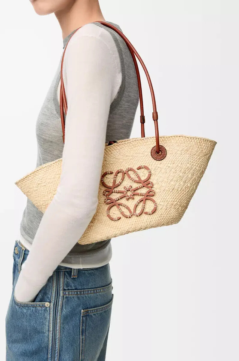 borsa anagram basket piccola in palma di iraca e pelle di vitello naturalemarrone chiaro