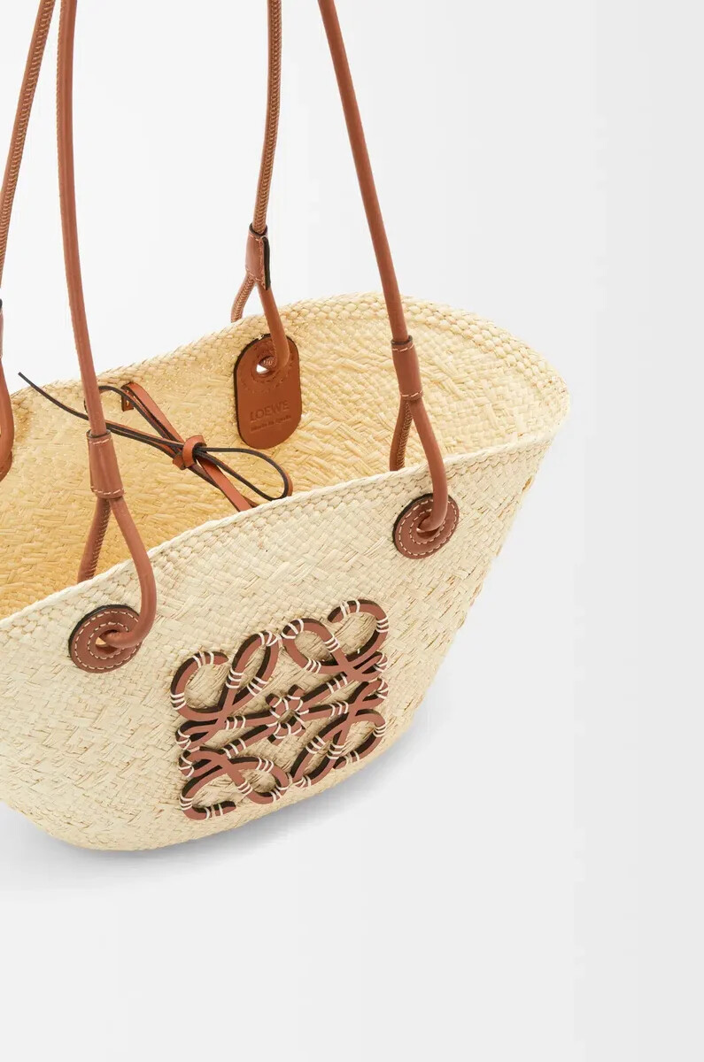 borsa anagram basket piccola in palma di iraca e pelle di vitello naturalemarrone chiaro