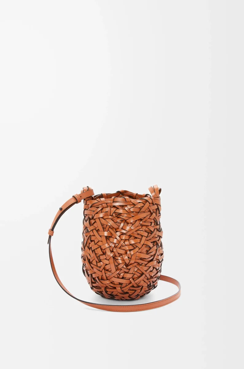borsa nest basket piccola in pelle di vitello color cuoio