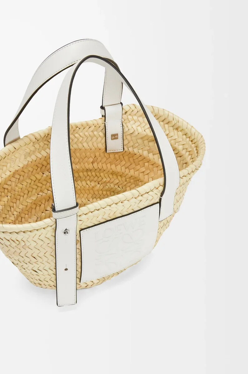 borsa a cestino piccola in foglia di palma e pelle di vitello naturalebianco