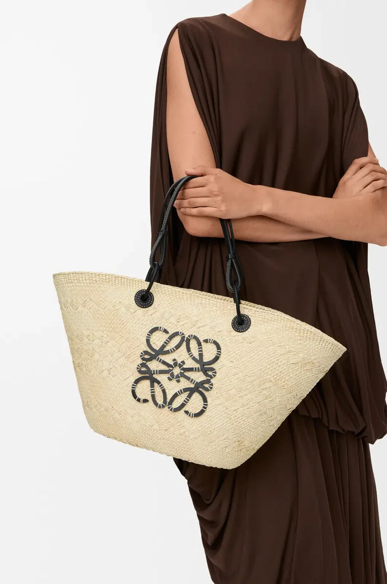 borsa media anagram basket in palma di iraca e pelle di vitello naturalenero