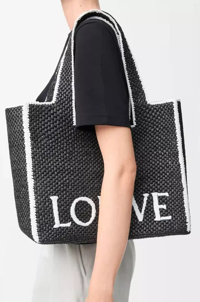 borsa grande loewe font in rafia nera