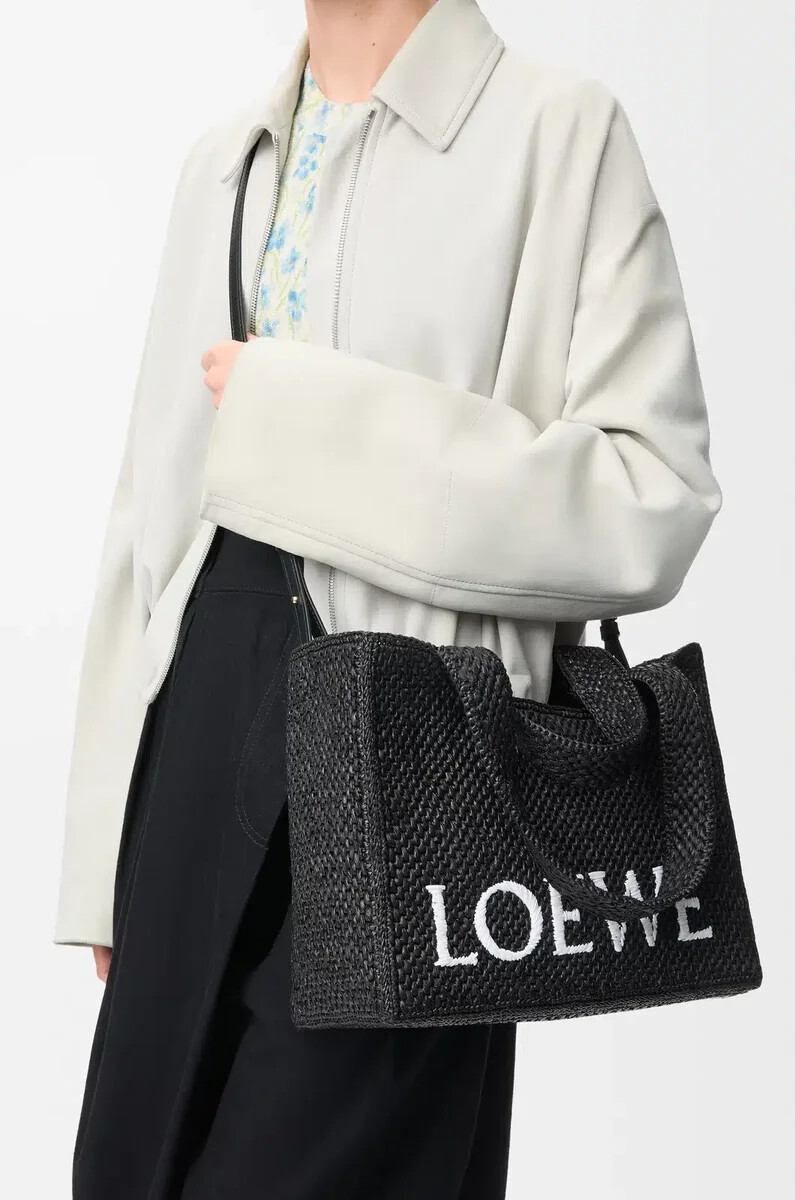borsa media loewe font in rafia nera