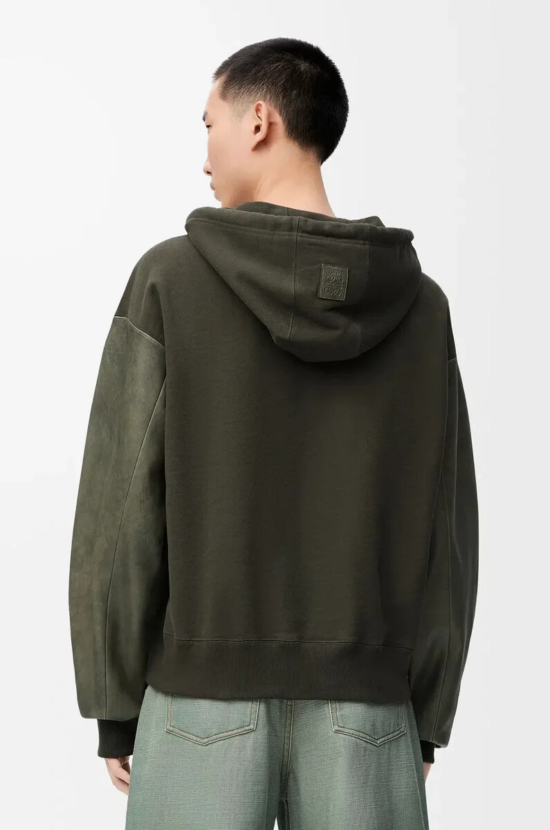 felpa con cappuccio ibrida in cotone e nappa di agnello verde kaki