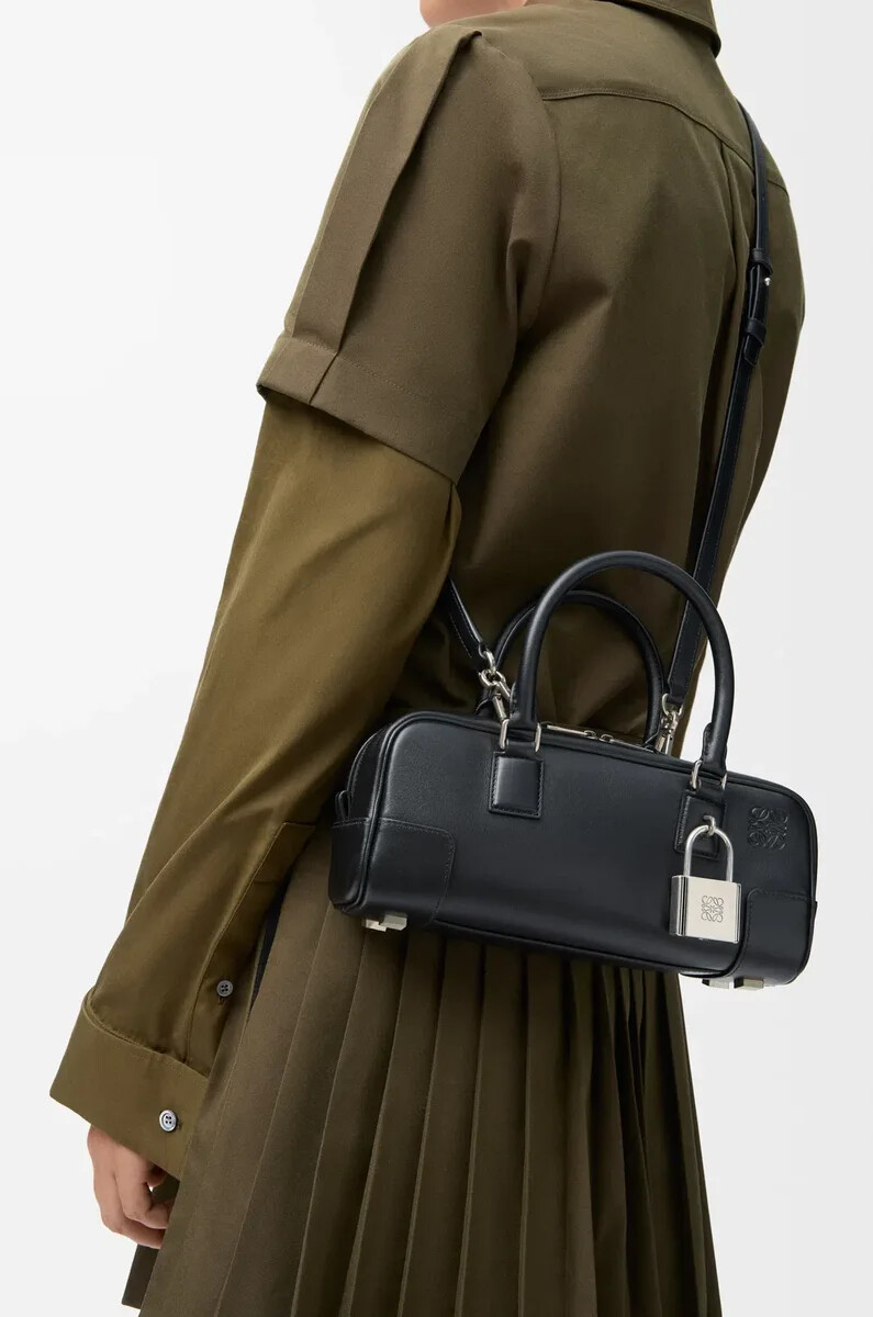 borsa corta amazona 23 in pelle di vitello lucida nero