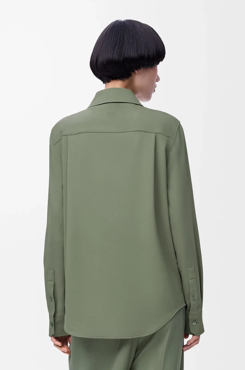 camicia in viscosa elasticizzata verde kaki chiaro