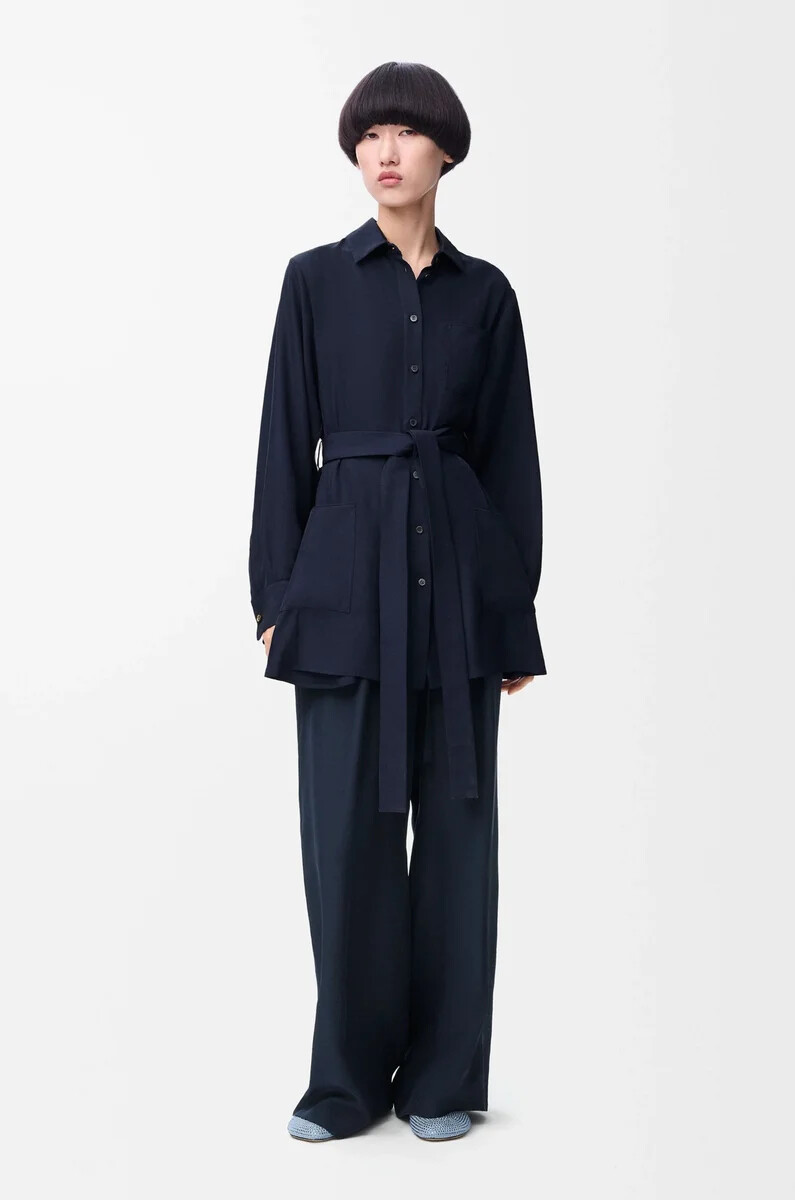blusa con cintura in seta blu navy