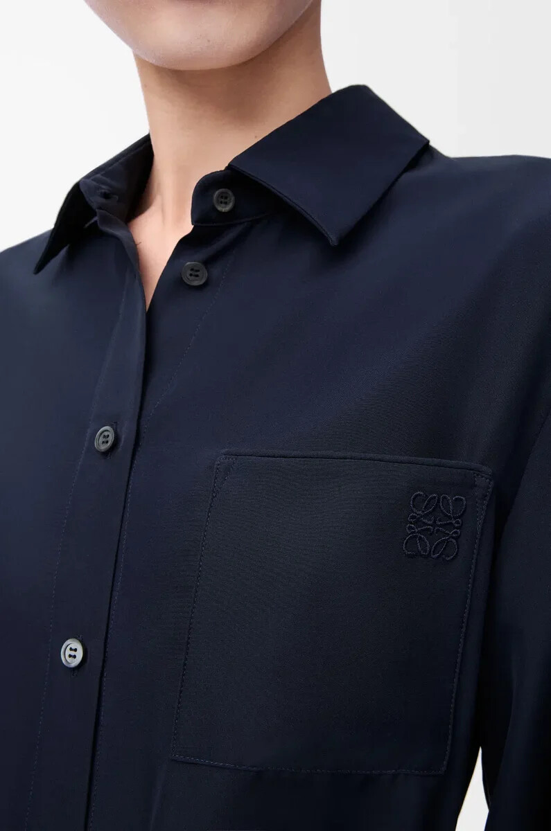 blusa con cintura in seta blu navy