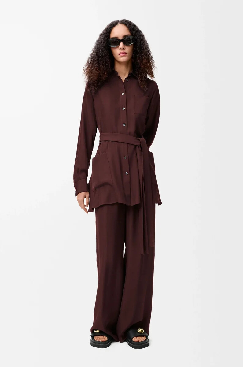 blusa con cintura in seta borgogna