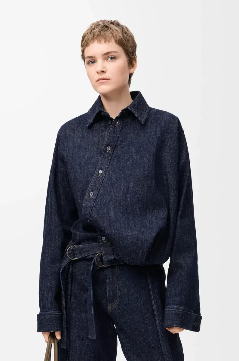 camicia drappeggiata in denim blu indaco
