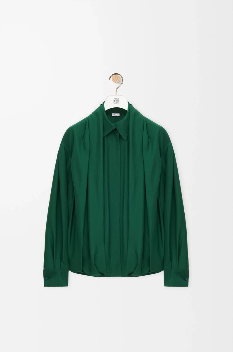 camicia drappeggiata in seta verde scuro