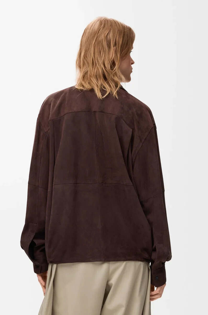 camicia drappeggiata in pelle di capra scamosciata marrone