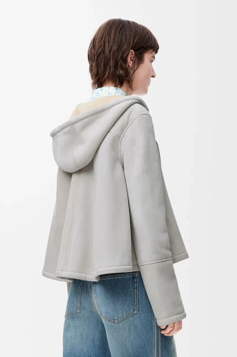 giacca con cappuccio in montone grigio chiaro melange