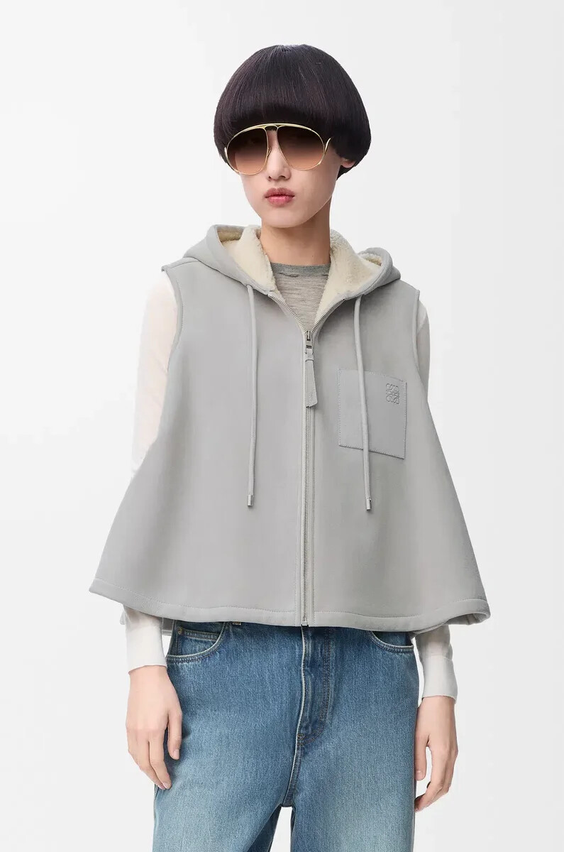 gilet con cappuccio in montone grigio chiaro melange