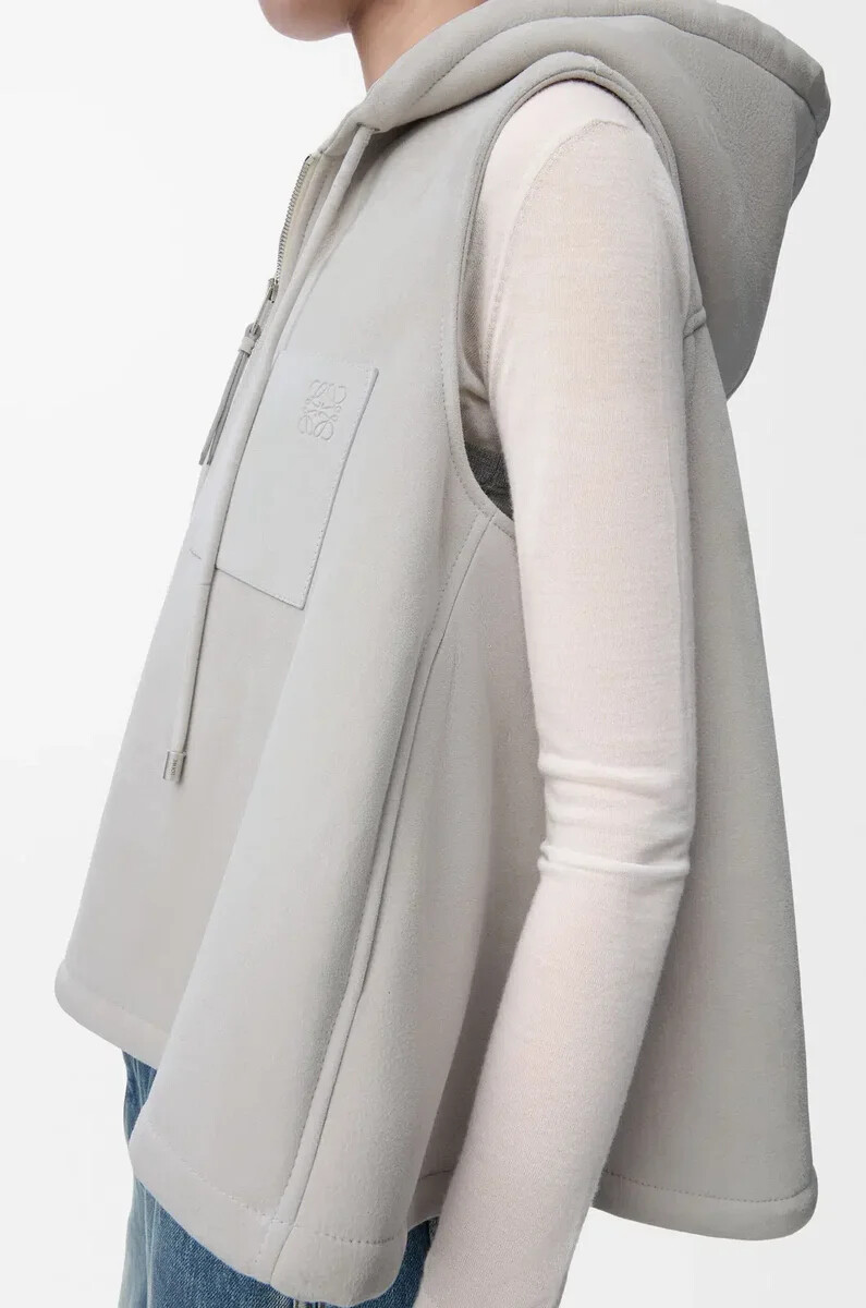 gilet con cappuccio in montone grigio chiaro melange