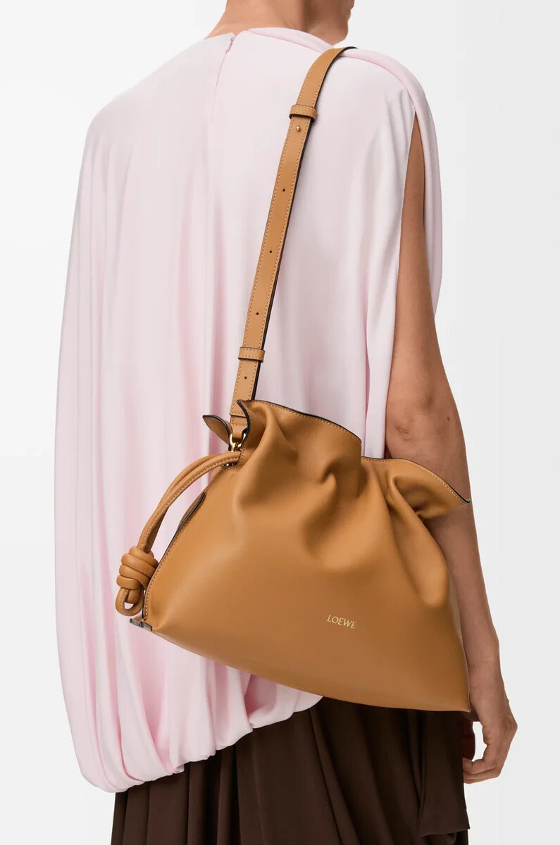 clutch flamenco media in vitello nappa warm desert