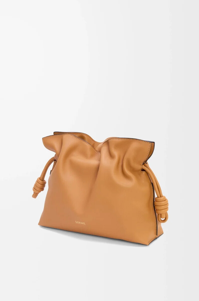 clutch flamenco media in vitello nappa warm desert