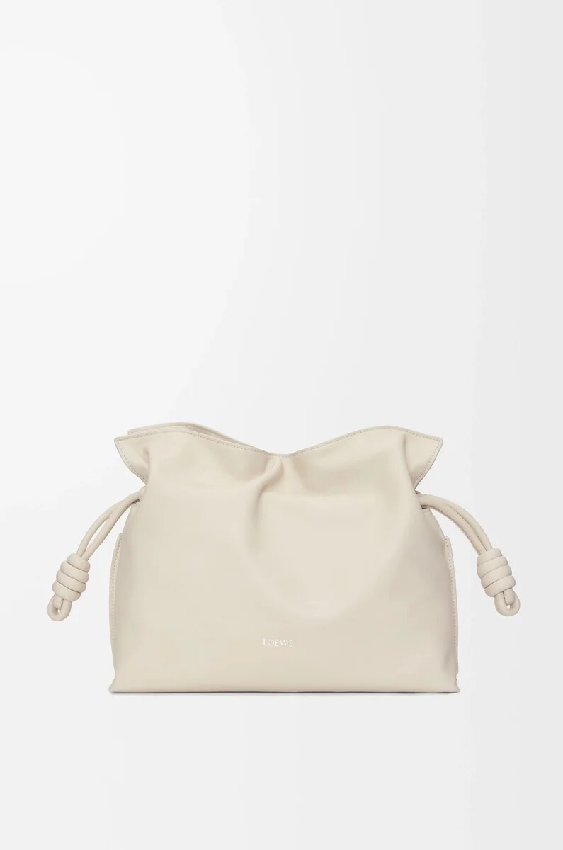 clutch flamenco media in vitello nappa sea salt