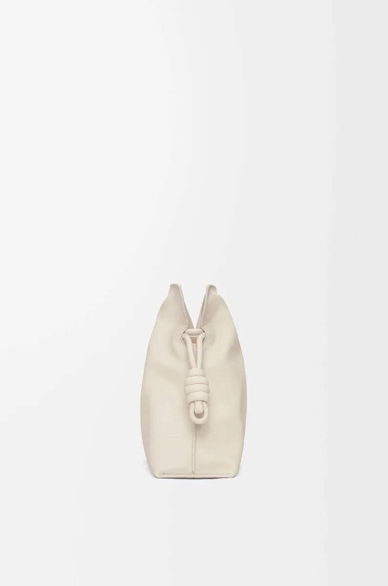 clutch flamenco media in vitello nappa sea salt