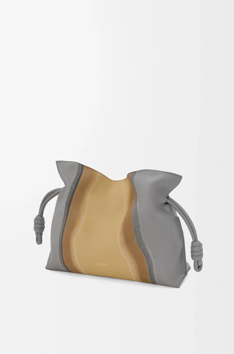 pochette flamenco media landscape in nappa di vitello sparkling greybutter