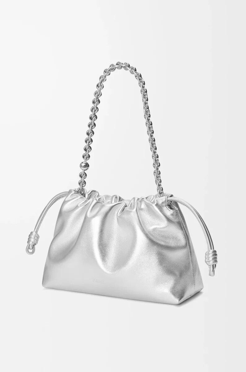borsa flamenco media in pelle di agnello laminata argento
