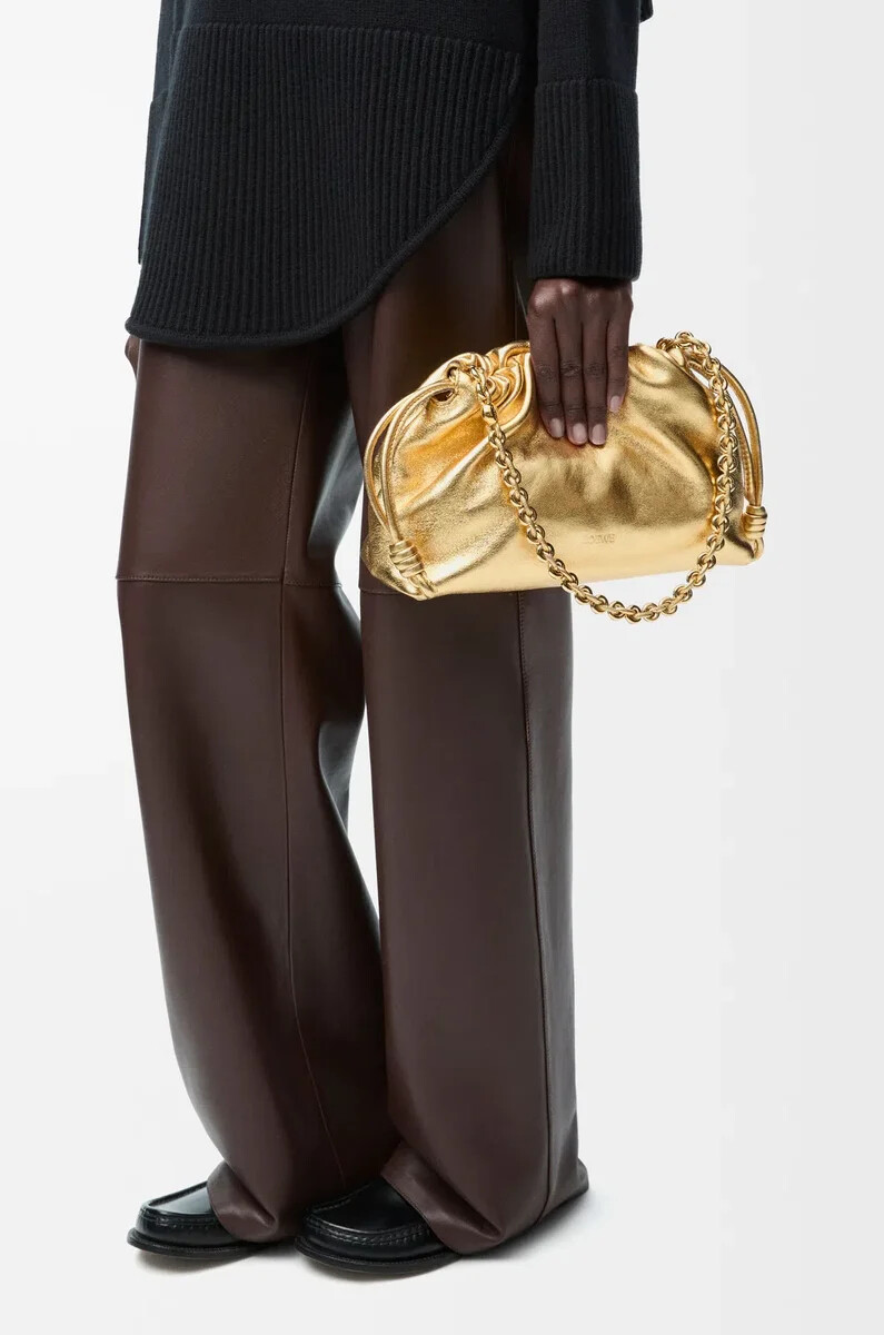 borsa flamenco media in pelle di agnello laminata oro