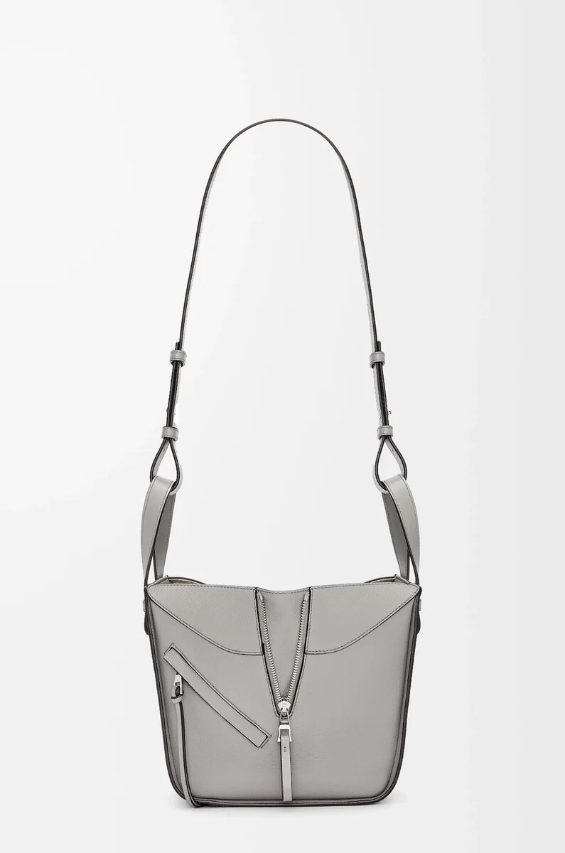 borsa hammock compatta in morbida pelle di vitello grana pearl grey