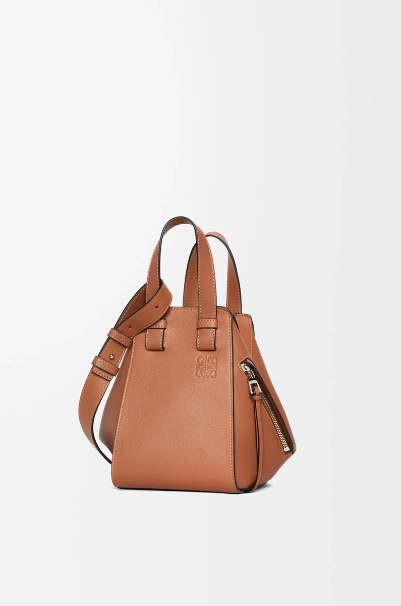 borsa compatta hammock in pelle di vitello classica tan