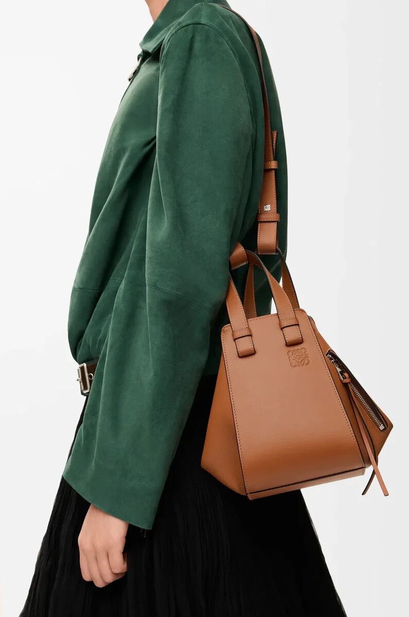 borsa compatta hammock in pelle di vitello classica tan