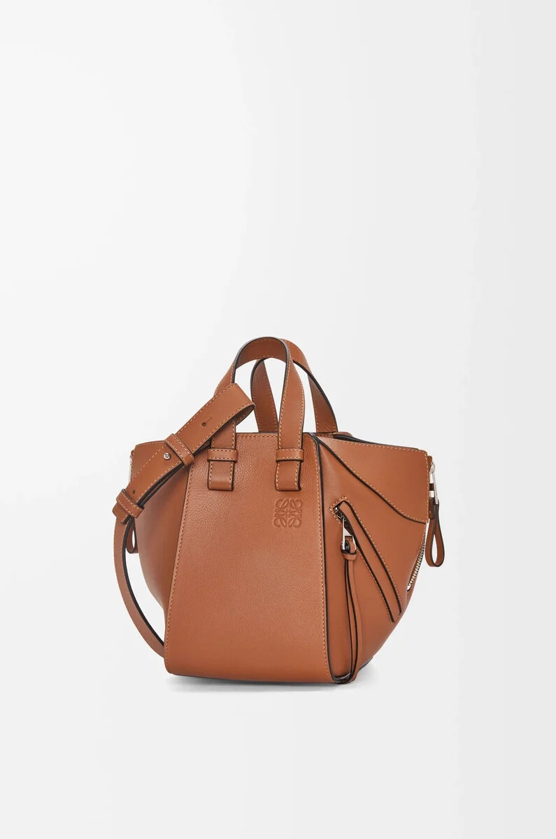 borsa compatta hammock in pelle di vitello classica tan