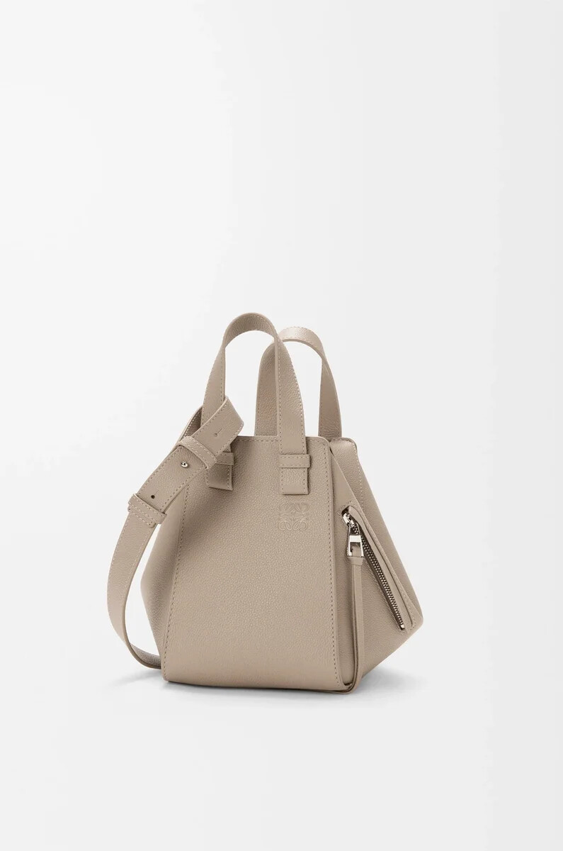 borsa hammock compatta in morbida pelle di vitello grana clay