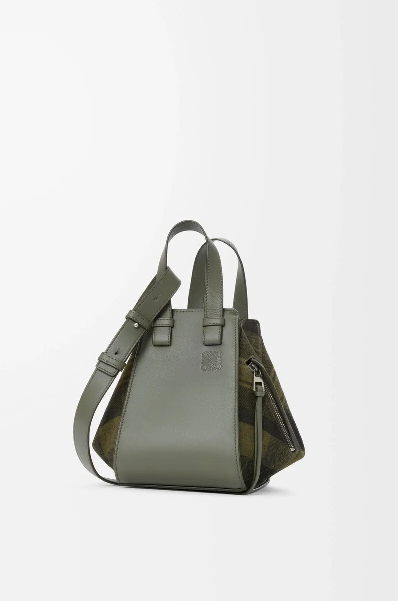borsa compatta hammock in pelle scamosciata e vitello classico color cachiverde