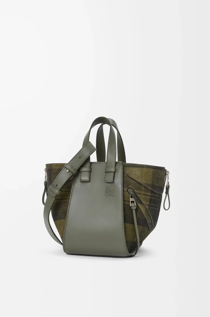 borsa compatta hammock in pelle scamosciata e vitello classico color cachiverde