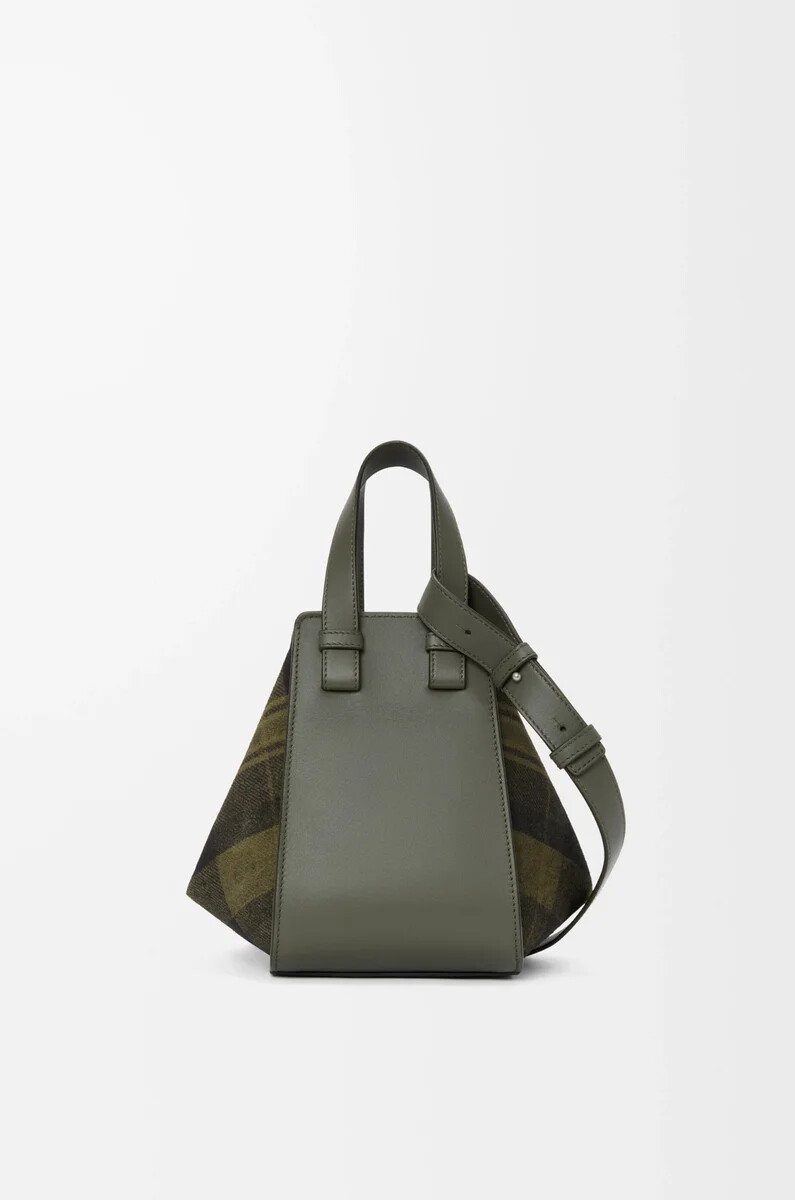 borsa compatta hammock in pelle scamosciata e vitello classico color cachiverde