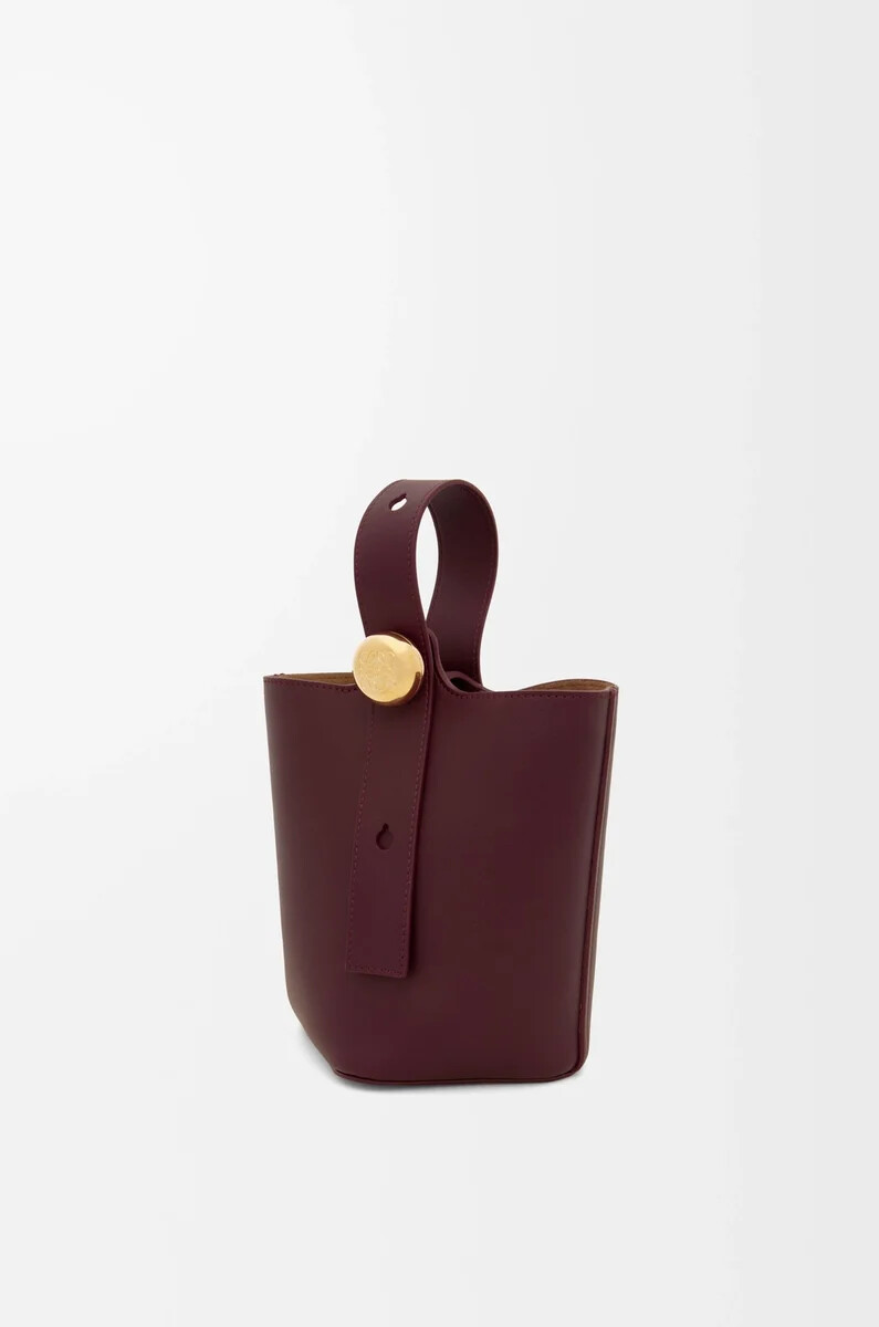 mini secchiello pebble in pelle di vitello liscia dark burgundy