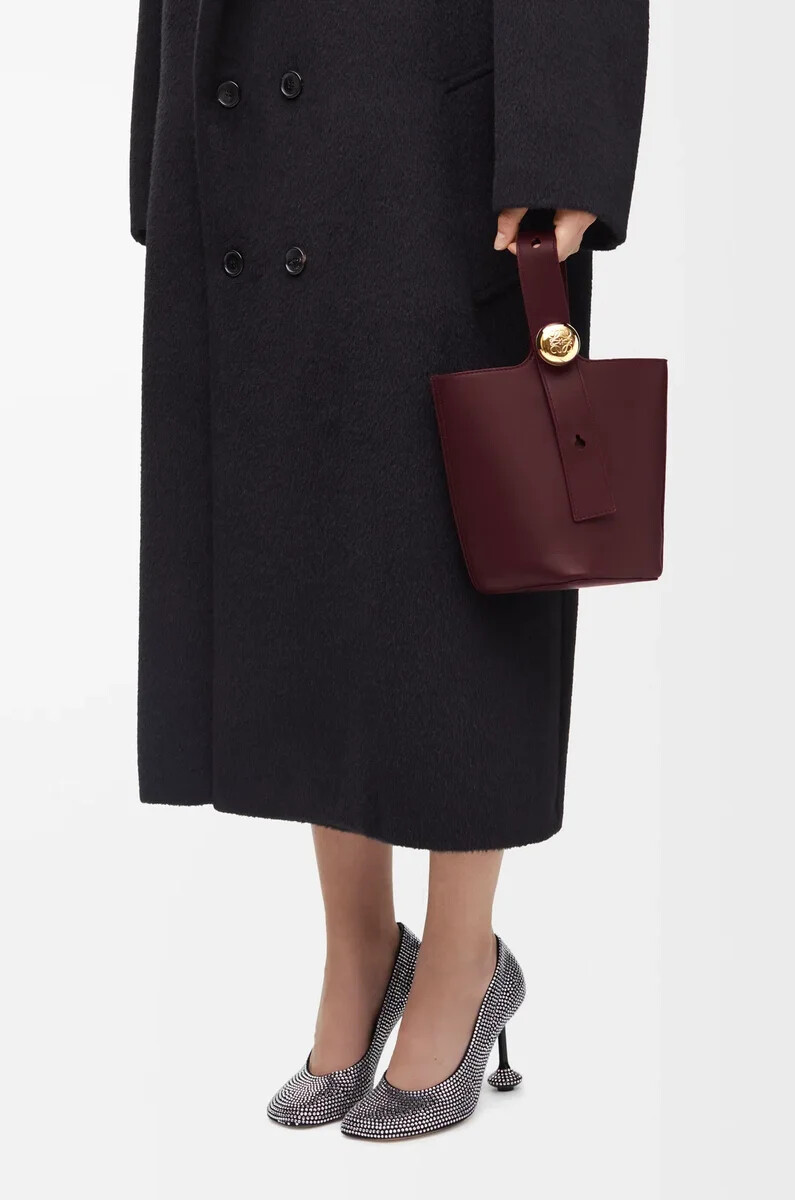 mini secchiello pebble in pelle di vitello liscia dark burgundy