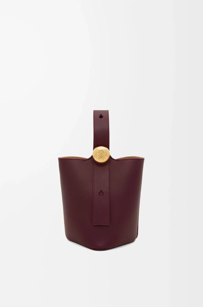 mini secchiello pebble in pelle di vitello liscia dark burgundy