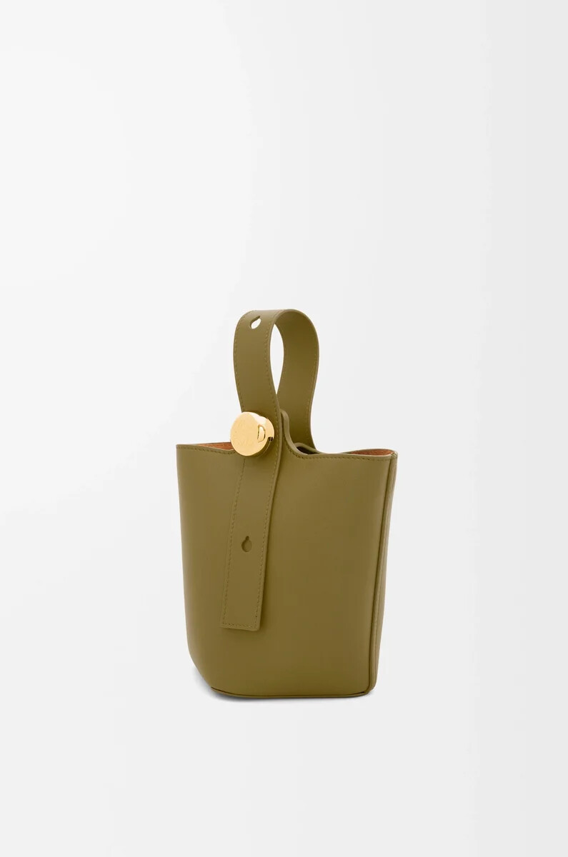 mini secchiello pebble in pelle di vitello liscia olive